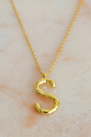 Queencii – Letter Necklace 925 Sterling Silver / 18k Yellow Gold Plated